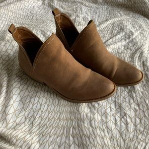 Universal Thread booties